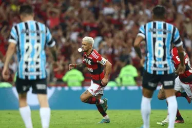 Imagem ilustrativa da imagem Arrascaeta decide, Flamengo bate Grêmio de novo e encara São Paulo na final