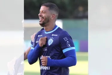 Imagem ilustrativa da imagem Artilheiro do Vitória renova com a equipe para a temporada de 2024