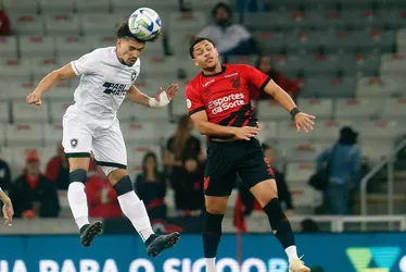 Imagem ilustrativa da imagem Athletico aplica lei do ex e vence Botafogo de novo, agora no Brasileiro