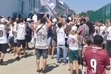 Imagem ilustrativa da imagem Ato da torcida do Fluminense em apoio ao elenco termina com invasão do CT