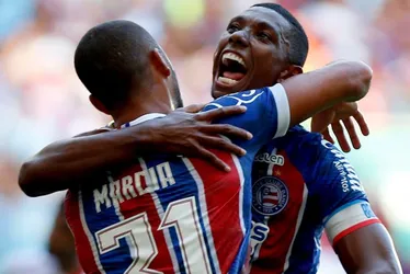 Imagem ilustrativa da imagem Bahia goleia Bragantino na Fonte Nova e se mantém fora do Z-4