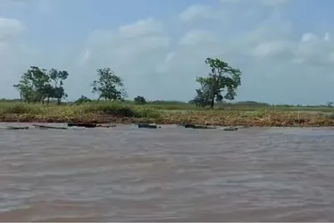 Imagem ilustrativa da imagem Bebê e dois tripulantes desaparecem após naufrágio de embarcação no Pará