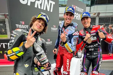 Imagem ilustrativa da imagem Bezzecchi supera pista molhada e garante pole no GP da Inglaterra