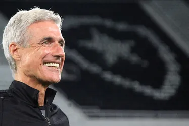 Imagem ilustrativa da imagem Botafogo confirma saída de Luís Castro e português vai treinar o Al-Nassr