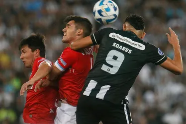 Imagem ilustrativa da imagem Botafogo empata e avança em 2º na Sul-Americana em possível adeus de Castro