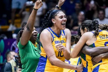 Imagem ilustrativa da imagem Brasil vence EUA e é campeão invicto da Copa América de Basquete Feminino