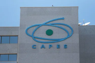 Imagem ilustrativa da imagem Capes libera acúmulo de emprego e bolsas na pós-graduação