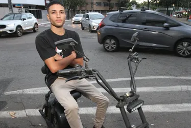 Imagem ilustrativa da imagem Carteira para pilotar moto elétrica custa mais de R$ 2 mil