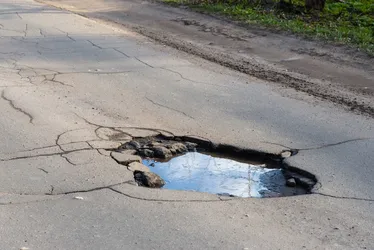 Imagem ilustrativa da imagem Casal do ES vai receber indenização por acidente causado por buraco em rodovia
