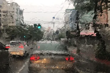 Imagem ilustrativa da imagem Chuva forte deixa pontos de alagamento em Vitória