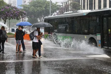 Imagem ilustrativa da imagem Ciclone pode atingir RS e ventos de 100 km/h devem afetar até São Paulo