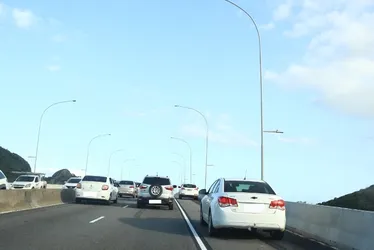 Imagem ilustrativa da imagem Cinco carros flagrados por minuto em faixa exclusiva para ônibus na Terceira Ponte