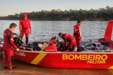 Imagem ilustrativa da imagem Colisão entre embarcações deixa barqueiro desaparecido em GO, dizem bombeiros