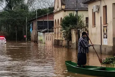 Imagem ilustrativa da imagem Com avanço de frente fria, RS permanece em alerta para temporais
