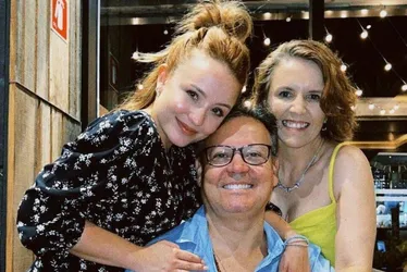Imagem ilustrativa da imagem Comprador desiste da mansão de Larissa Manoela após briga familiar