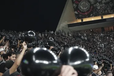 Imagem ilustrativa da imagem Corinthians faz minuto de silêncio para torcedores vítimas de acidente