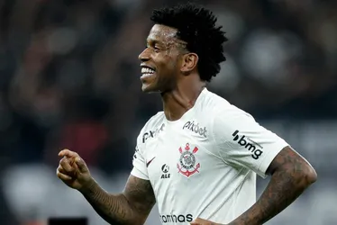 Imagem ilustrativa da imagem Corinthians vence Estudiantes em jogo com homenagens