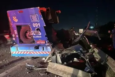 Imagem ilustrativa da imagem Criminosos explodem carro-forte e deixam seguranças feridos em SP
