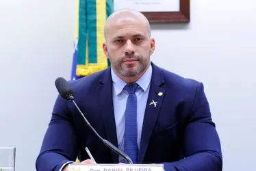 Imagem ilustrativa da imagem Daniel Silveira rebate Marcos do Val e nega ter tratado de trama golpista