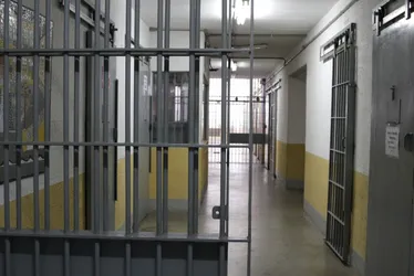 Imagem ilustrativa da imagem Detentos fogem de presídio da Serra por abertura de ventilação da cela