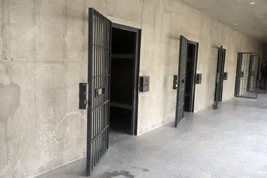 Imagem ilustrativa da imagem Detentos serram grade da cela e fogem de penitenciária em Vila Velha