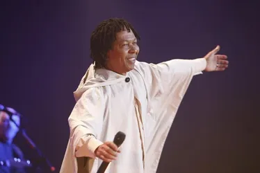 Imagem ilustrativa da imagem Djavan é criticado por usar linguagem neutra em post escrito em catalão