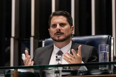 Imagem ilustrativa da imagem Do Val formaliza pedido de afastamento de 1 mês, mas diz que vai depor à PF