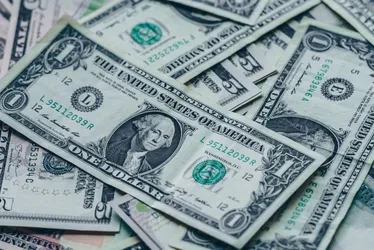 Imagem ilustrativa da imagem Dólar cai para R$ 4,73 e fecha no menor valor em 15 meses