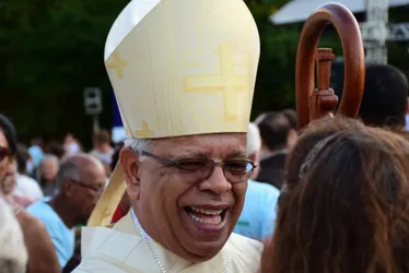 Imagem ilustrativa da imagem Dom Dario, arcebispo de Vitória, entrega carta de renúncia para o Papa