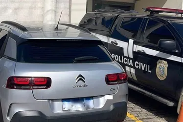 Imagem ilustrativa da imagem Drogas são aprendidas e carro roubado no Rio é recuperado em Guarapari
