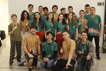 Imagem ilustrativa da imagem ES faz festa para os alunos de ouro da Matemática!