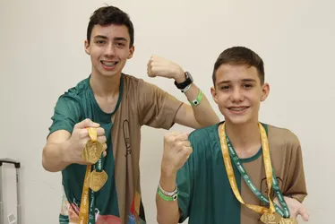 Imagem ilustrativa da imagem ES faz festa para os alunos de ouro da Matemática!