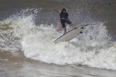 Imagem ilustrativa da imagem ES recebe surfistas de todo o Brasil em campeonato neste fim de semana