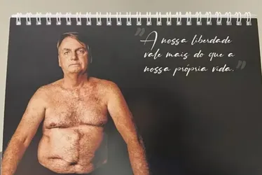 Imagem ilustrativa da imagem Eduardo Bolsonaro lança calendário com foto do pai mostrando cicatriz da facada