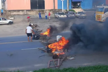 Imagem ilustrativa da imagem Em protesto, familiares de jovens desaparecidos fecham rodovia no ES