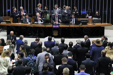 Imagem ilustrativa da imagem Em votação histórica, Câmara aprova primeiro passo da Reforma Tributária