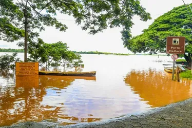 Imagem ilustrativa da imagem Empresa de saneamento denunciada por despejar esgoto sem tratamento no Rio Doce