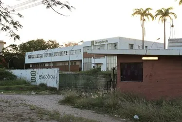 Imagem ilustrativa da imagem Empresário do ES arremata terreno da Braspérola em leilão. Veja o valor final