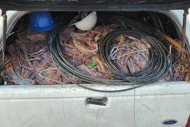 Imagem ilustrativa da imagem Empresários capixabas são presos com 370 quilos de cabos telefônicos furtados