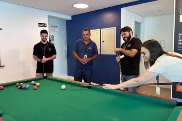 Imagem ilustrativa da imagem Empresas dão prêmios e folgas extras para atrair jovens talentos