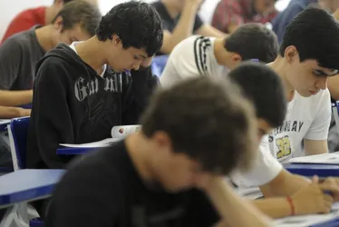 Imagem ilustrativa da imagem Ensino médio terá mais aulas de português e matemática? Veja a proposta do MEC