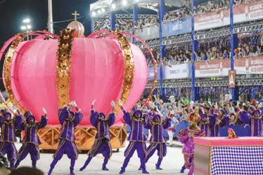 Imagem ilustrativa da imagem Escola de samba tem coroa gigante furtada dentro de terreno em Vitória