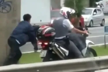 Imagem ilustrativa da imagem Estado de SP é condenado a indenizar em R$ 50 mil homem algemado a moto de PM