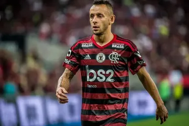 Imagem ilustrativa da imagem FOTOS | Ex-jogador do Flamengo coloca mansão de R$ 11,8 milhões à venda