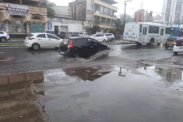 Imagem ilustrativa da imagem FOTOS E VÍDEOS | Grande Vitória registra pontos de alagamentos desta segunda
