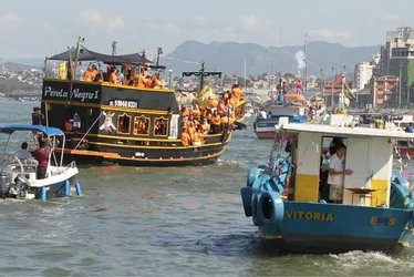 Imagem ilustrativa da imagem Fé e protesto na procissão no mar na Festa de São Pedro