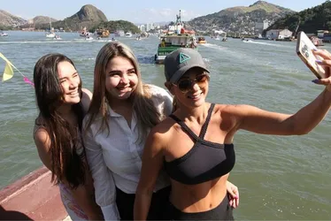 Imagem ilustrativa da imagem Fé e protesto na procissão no mar na Festa de São Pedro