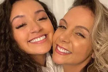 Imagem ilustrativa da imagem Filha de Carla Perez assume namorada e ex-loira do É O Tchan faz desabafo