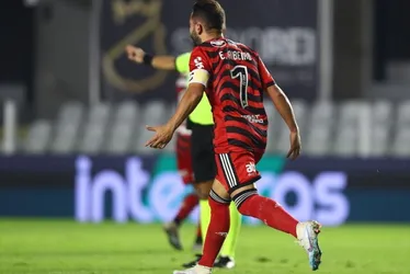 Imagem ilustrativa da imagem Flamengo bate o Santos em jogo com três gols em 12 minutos e sobe na tabela