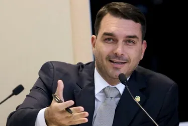 Imagem ilustrativa da imagem Flávio Bolsonaro diz que Jair Renan "não tem onde cair morto" após operação